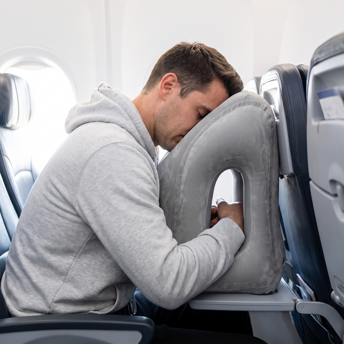 Leaning position against the seat in front